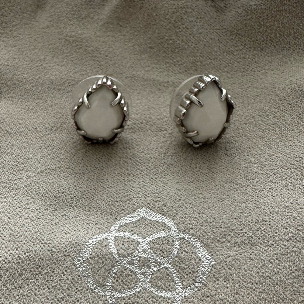 Kendra Scott Tessa White Pearl Earrings